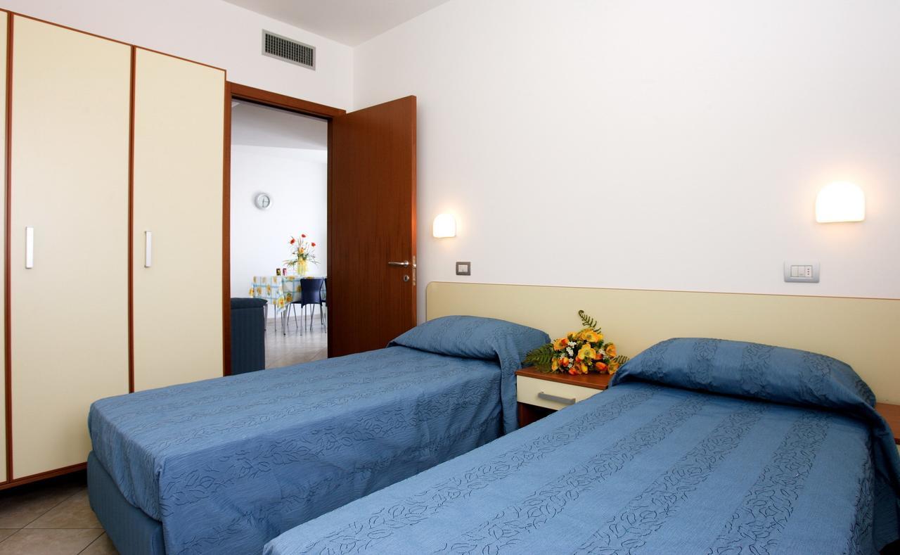 Residence Il Girasole 1 Alba Adriatica Exterior foto